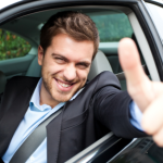 Lucio Winck explora o que o automobilismo revela sobre prazer, controle e liberdade ao volante.