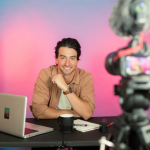 Alexandre Costa Pedrosa analisa como conteúdo profundo constrói autoridade real, enquanto abordagens rasas tendem a gerar apenas visibilidade momentânea.