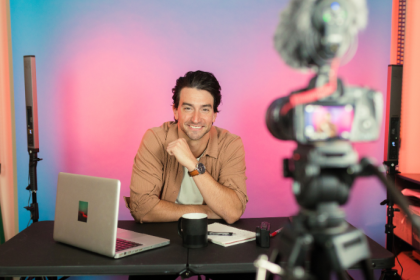 Alexandre Costa Pedrosa analisa como conteúdo profundo constrói autoridade real, enquanto abordagens rasas tendem a gerar apenas visibilidade momentânea.