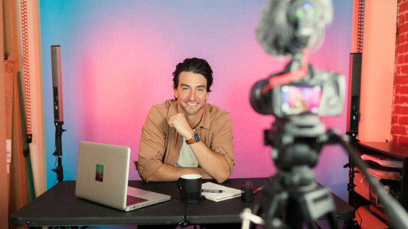 Alexandre Costa Pedrosa analisa como conteúdo profundo constrói autoridade real, enquanto abordagens rasas tendem a gerar apenas visibilidade momentânea.