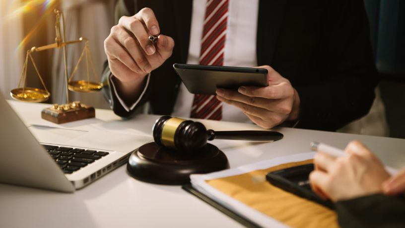 Inteligência Artificial no Judiciário: Riscos, Benefícios e Desafios da Transformação Digital