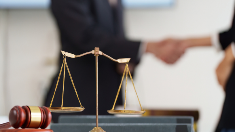 Entender as mudanças na legislação ajuda cidadãos e empresas a se adaptarem às novas regras jurídicas, segundo Gilmar Stelo e Stelo Advogados Associados.